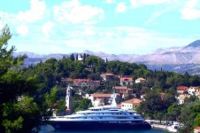Benetti Motor Yacht Reverie anchored
